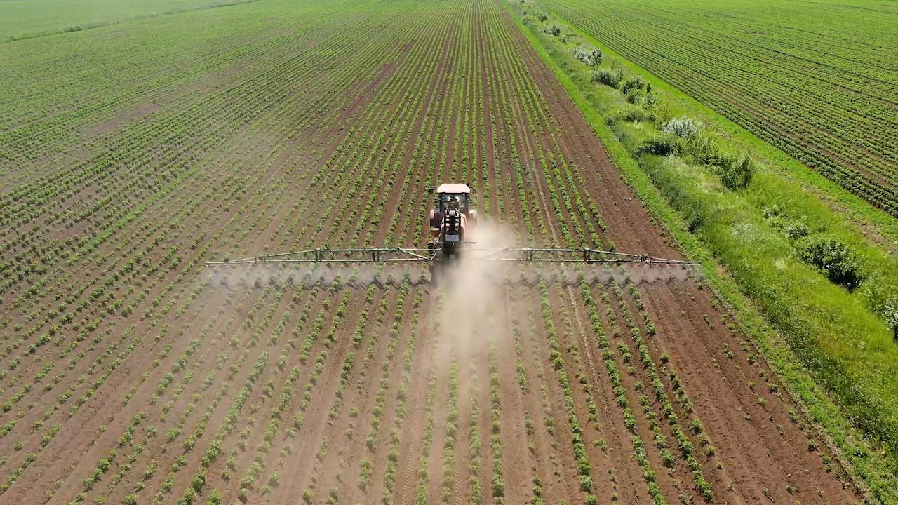 tractor-spraying-03_5_layer.jpeg